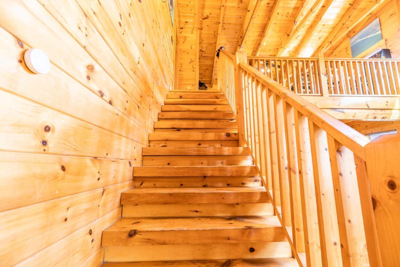 Comfort Cabin Bearway To Heaven W Private Hot Tub Pigeon Forge Exterior photo