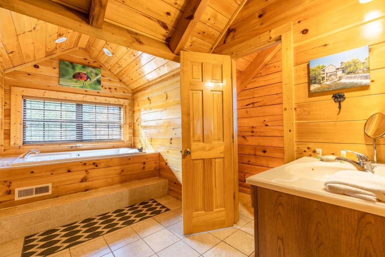 Comfort Cabin Bearway To Heaven W Private Hot Tub Pigeon Forge Exterior photo